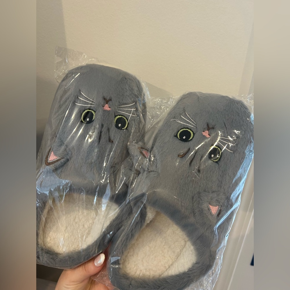 Cozy Cat Slippers - Gray